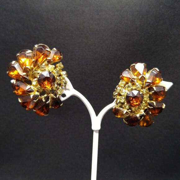 Vintage Topaz & Yellow Rhinestone Clip Earrings, Gold Plated, 1950s - Picture 9 of 10
